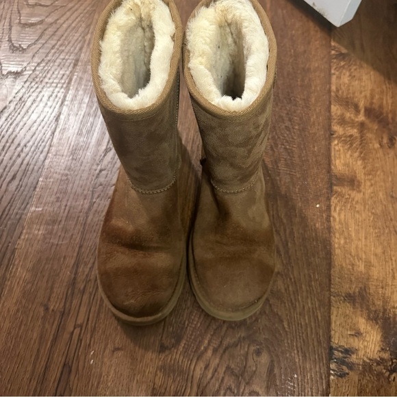 UGG Suede Classic Short Boot Medium Chestnut Brown Size 7 - Picture 4 of 8